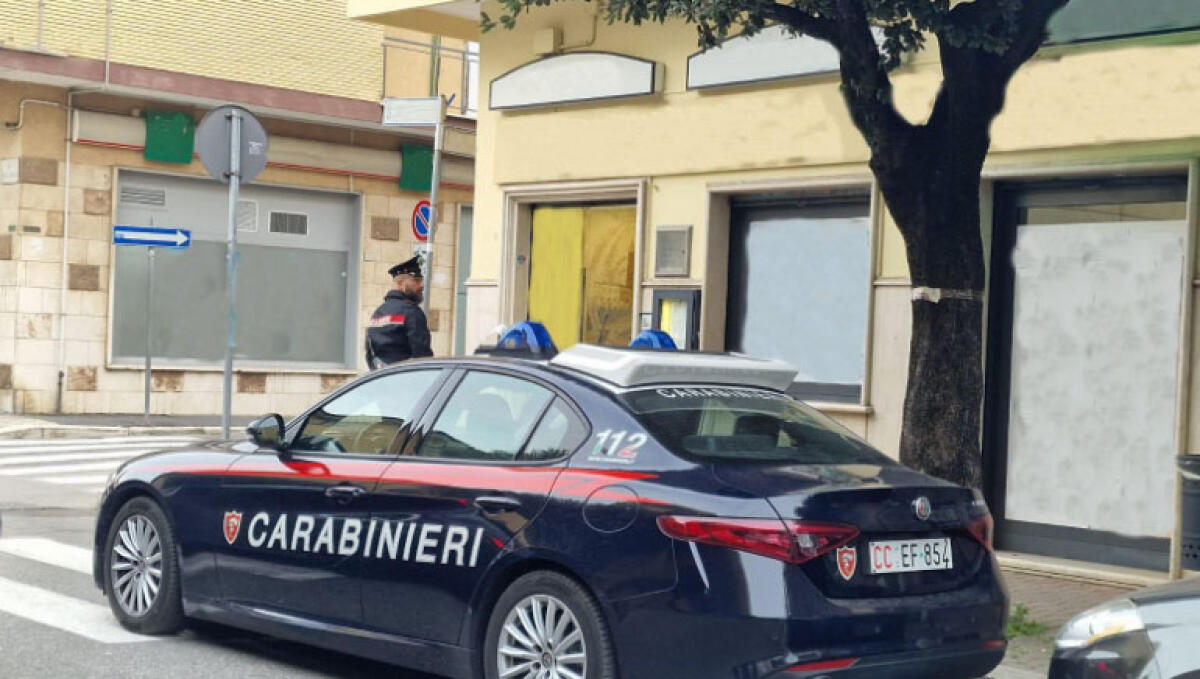 Aprilia - Minaccia il farmacista con le forbici per 150 euro: è caccia al rapinatore - 