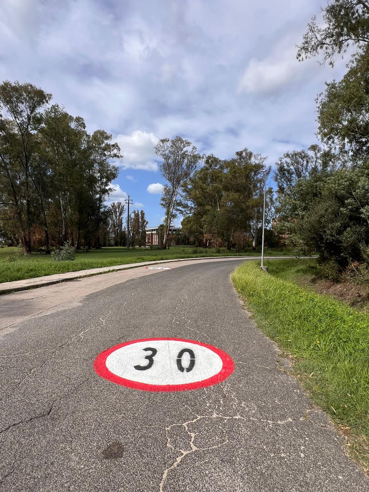 Zona 30 a Latina, la denuncia: "Istituita davanti alla palestra dei parenti di un politico" - 