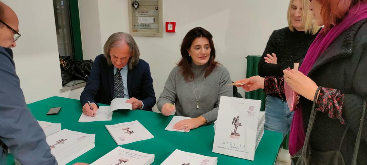 Presentato il libro “Aprilia e la sua storia attraverso l'opera di Bernardino Tofani”, scritto dal figlio Stefano Tofani. - 