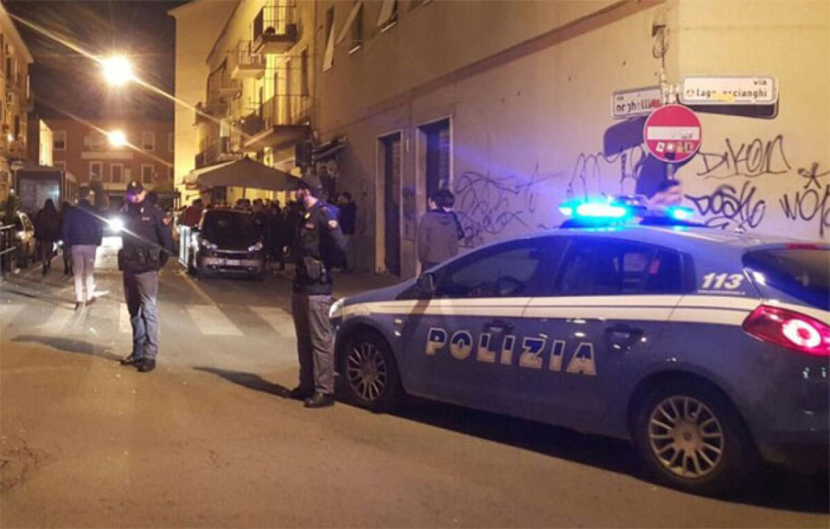 Completamente ubriachi, cercano di rubare coltelli dai tavoli all’aperto nella zona dei pub. Due stranieri fermati. - 