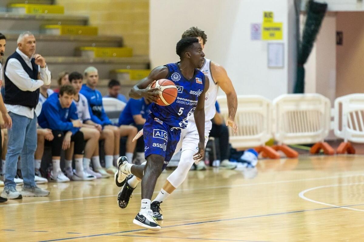 Basket - Latina si piega al Livorno - 