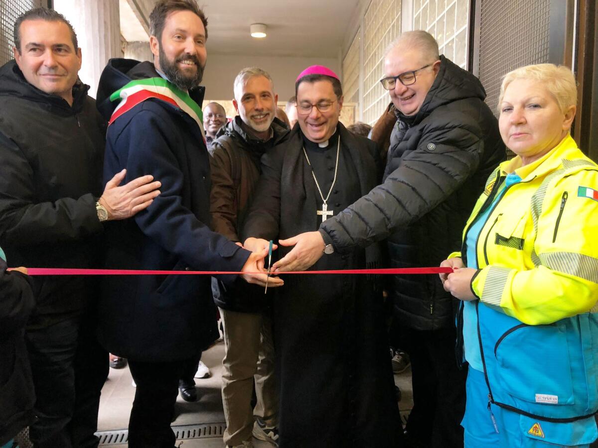 Il Vescovo di Albano inaugura il nuovo Centro Servizi della Caritas diocesano - 