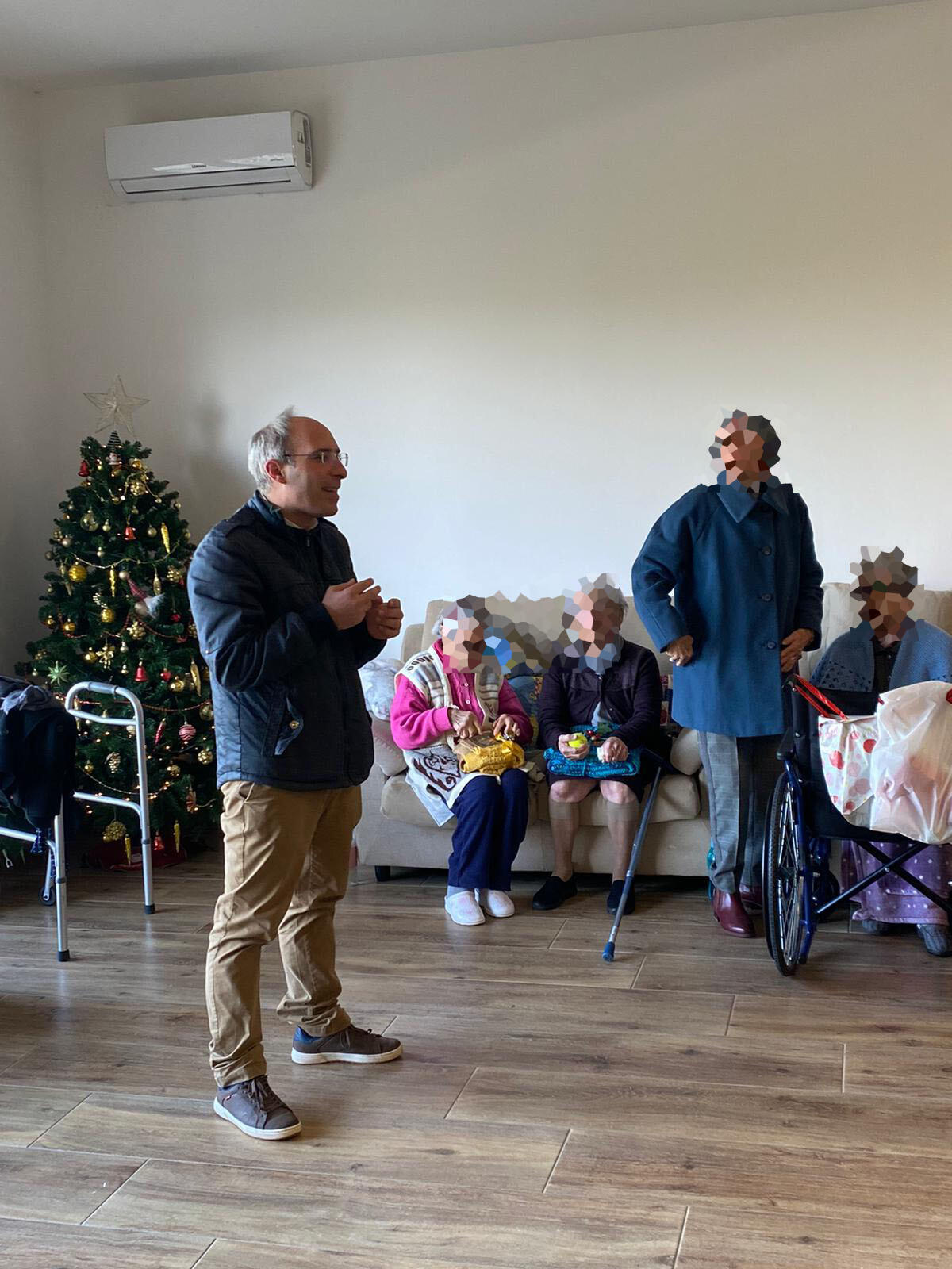 Aprilia - Coperte realizzate a mano per gli ospiti di una casa di riposo - 