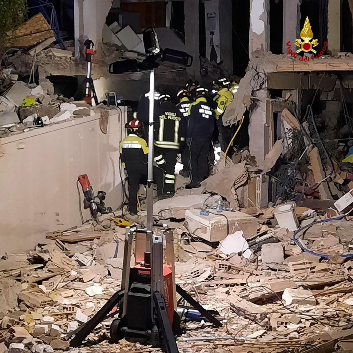 Aprilia - Via Apollo: colletta per la famiglia Mazzola. Il figlio: "I miei genitori hanno perso tutto" - 