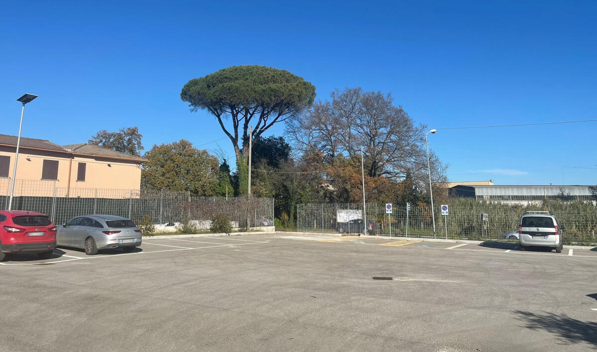 Cisterna - Un parcheggio moderno e inclusivo per Le Castella. Illuminazione con lampioni fotovoltaici e passaggio pedonale con rampa per disabili - 