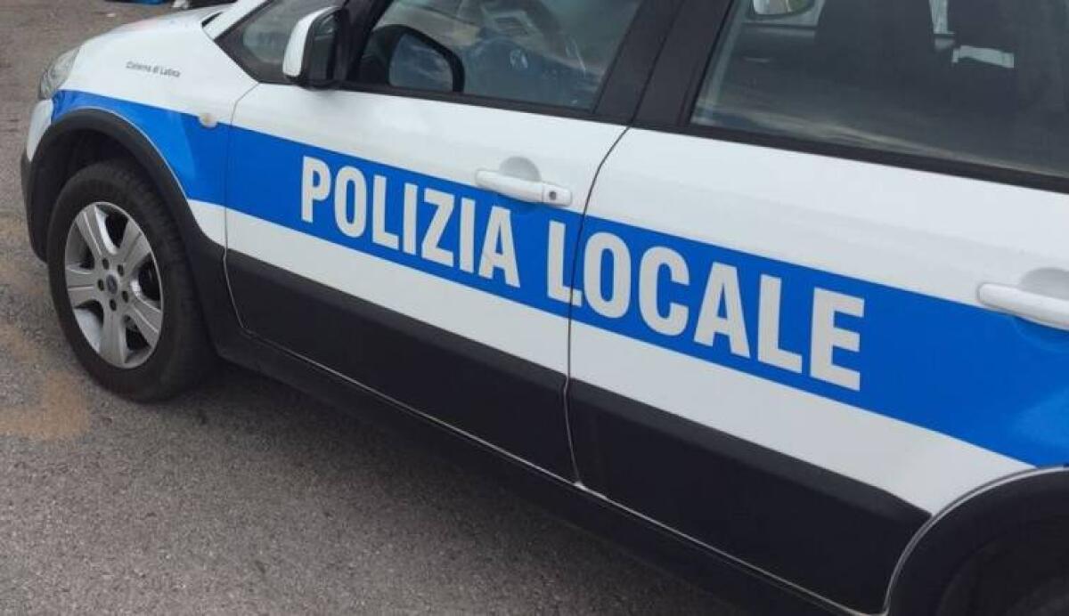 Latina - Provoca un frontale contromano e fugge, caccia al pirata: auto trovata al Lido - 