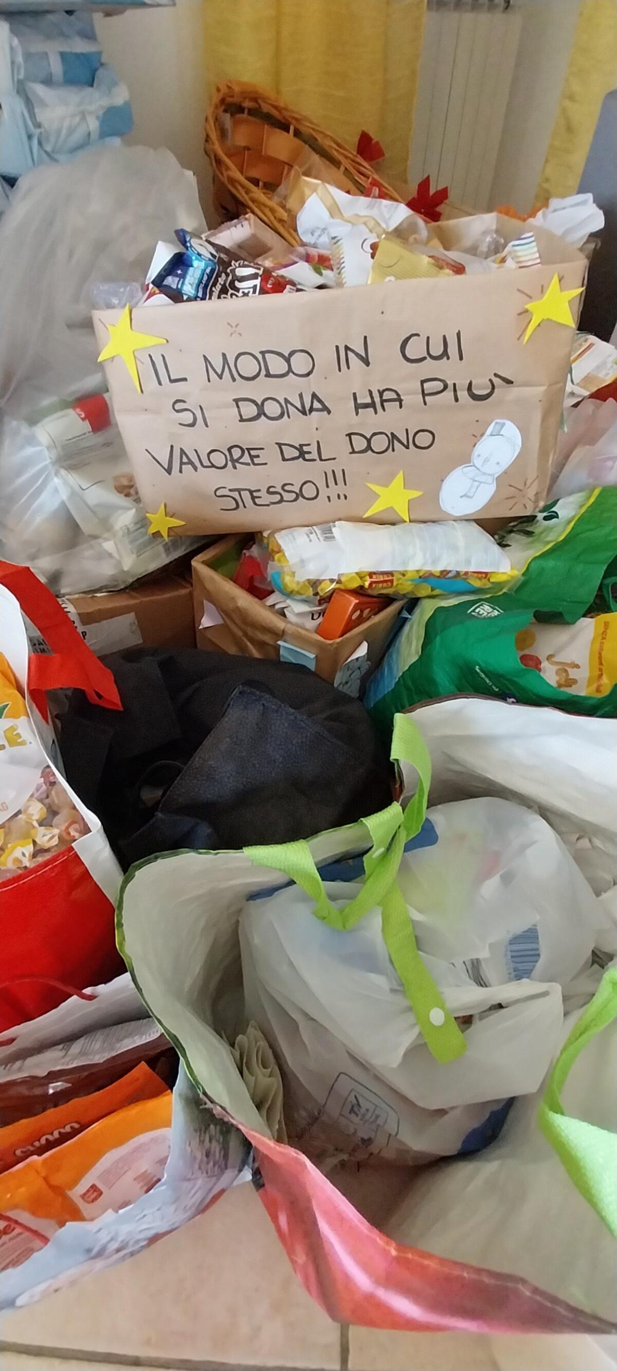 Caramelle e dolci per la Befana per i bimbi meno fortunati: Aprilia risponde - 