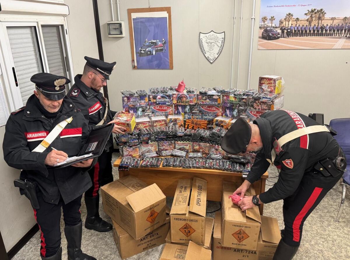 Botti di fine anno, i Carabinieri sequestrano 120 chili di fuochi d'artificio. Denunciati padre e figlio. - 