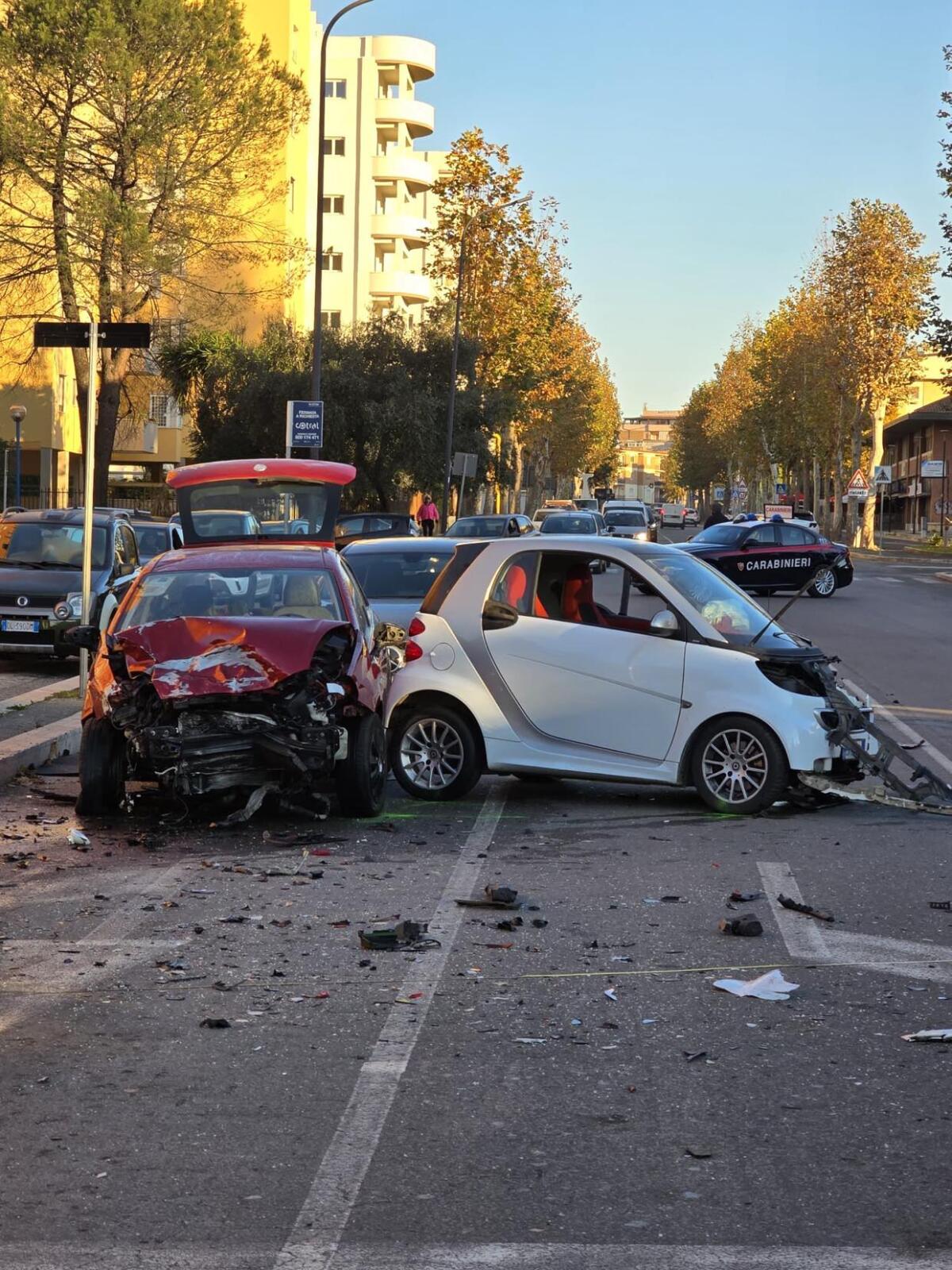 APRILIA - INSEGUIMENTO da via Guardapasso, l’incidente in via Mascagni: GRAVE UNA DONNA - 