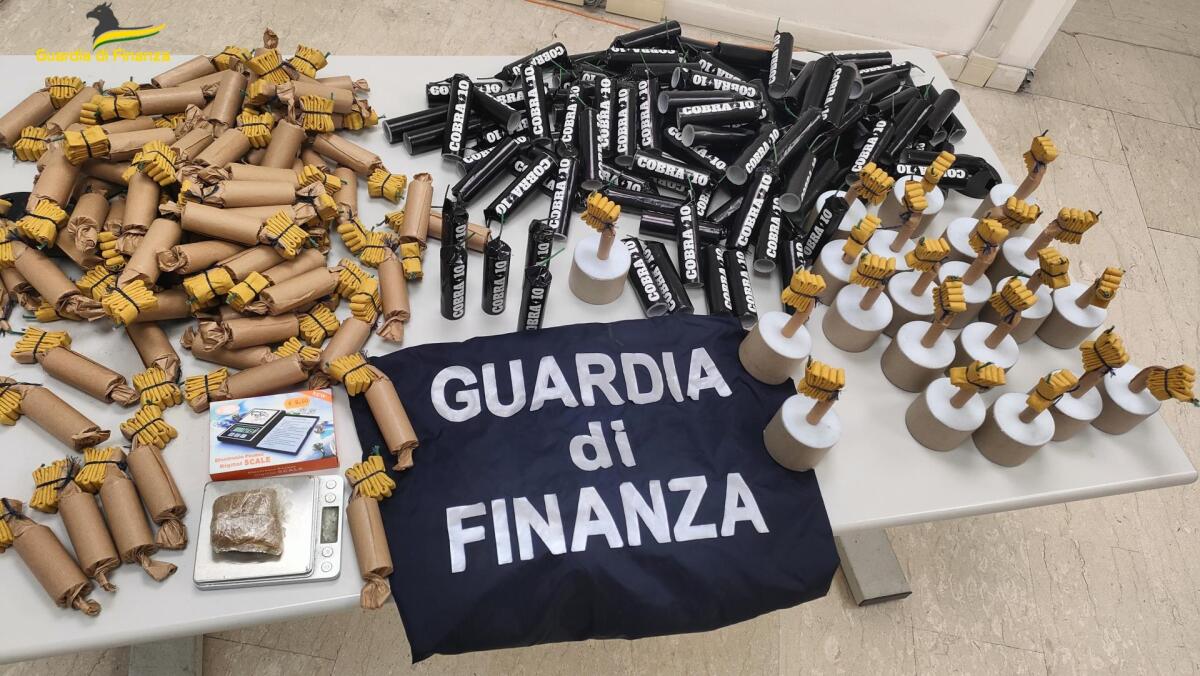 15 kg di fuochi d’artificio illegali e hashish, una denuncia a Terracina - 