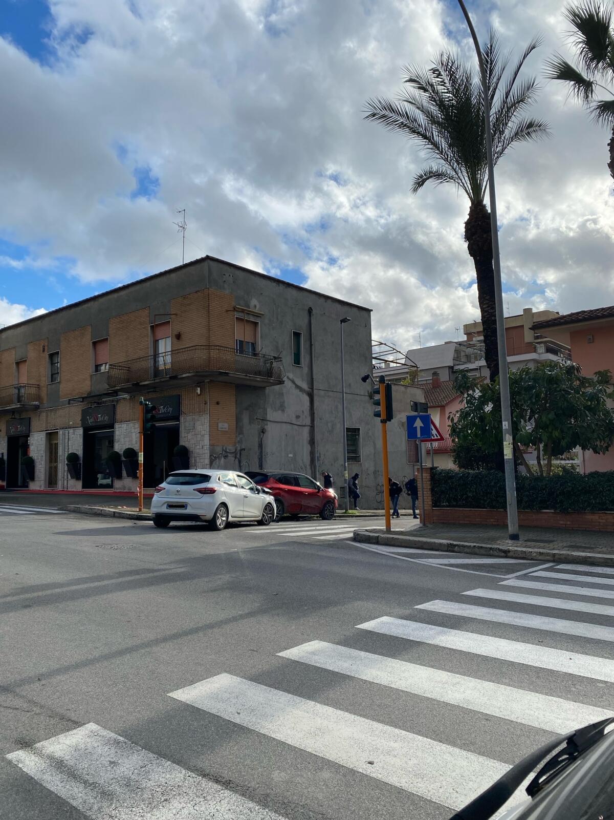 Aprilia, semaforo rotto: incidente tra via delle Margherite e via Matteotti - 