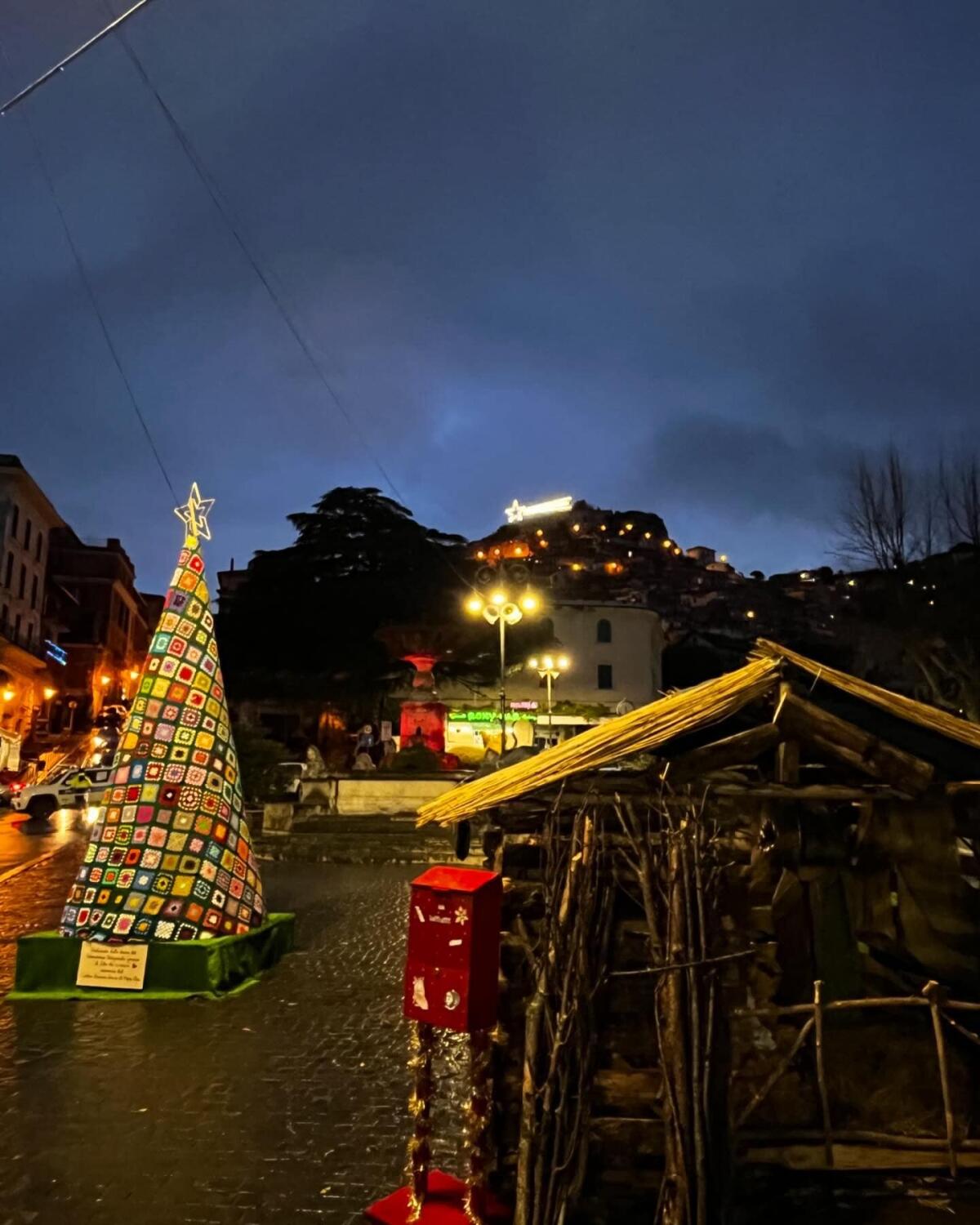 A Rocca di Papa si illumina la Stella Cometa: "Una tradizione solo nostra" - 