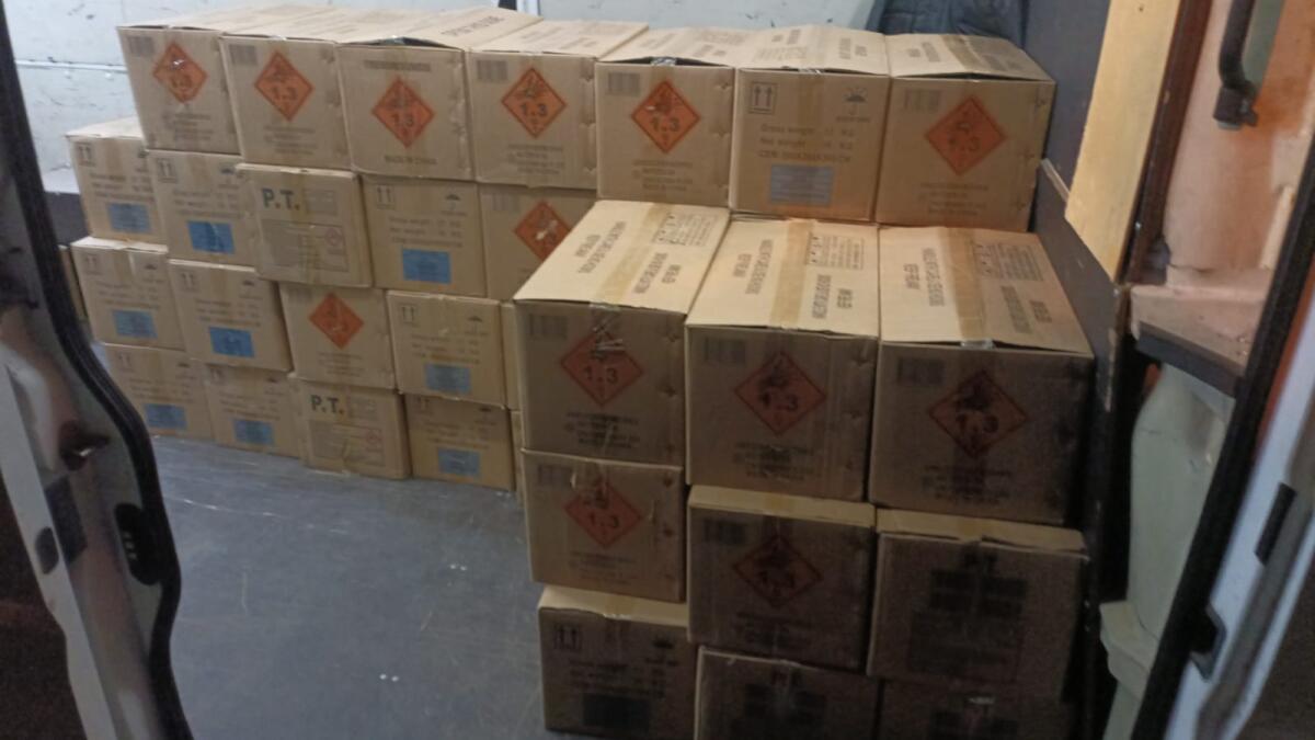 Scoperta ad Aprilia quasi una tonnellata di fuochi d’artificio illegali. E’ uno dei più ingenti sequestri degli ultimi 10 anni. - 