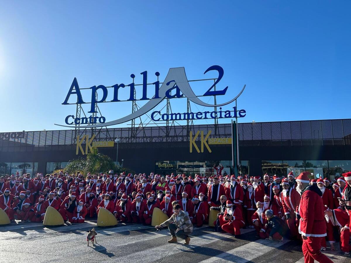 Aprilia - 300 Babbi Natale in Vespa, un successo - 