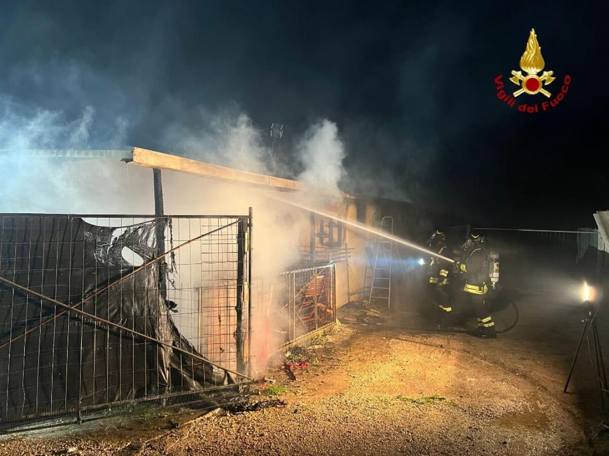 Incendio a Sabaudia: distrutta un'abitazione abbandonata - 