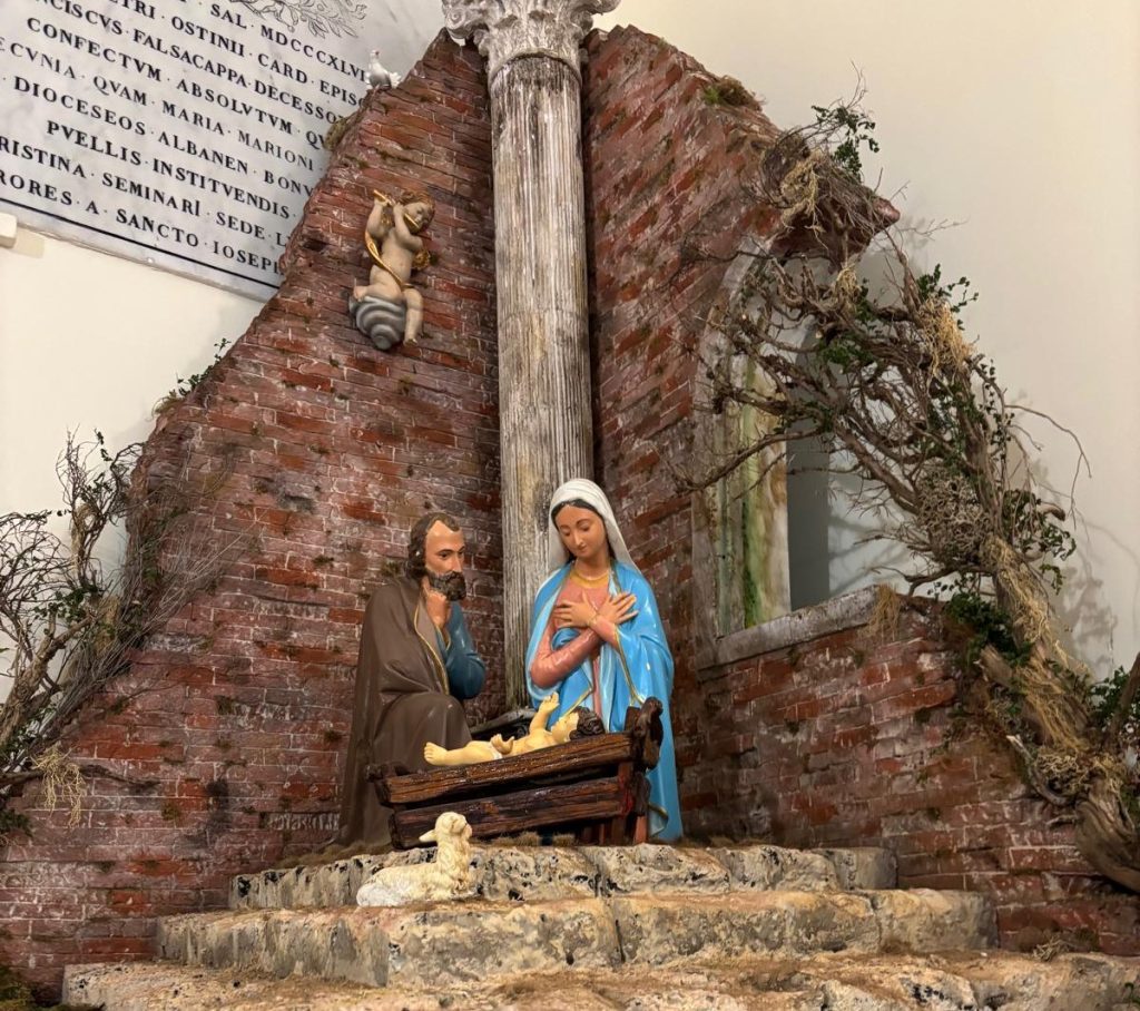 la Natività realizzata nella Curia diocesana dall'associazione "Amici del Presepe Albano Laziale"
