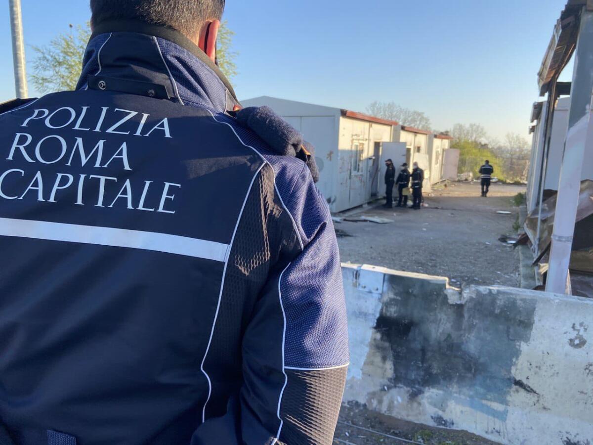 Al via il progetto del Comune di Roma per lo smantellamento del campo nomadi di Castel Romano, sulla Pontina. - 