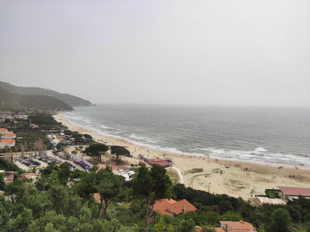 Avevano interdetto l’accesso pedonale ad una spiaggia di Sperlonga. Denunciati i titolari di uno stabilimento. - 
