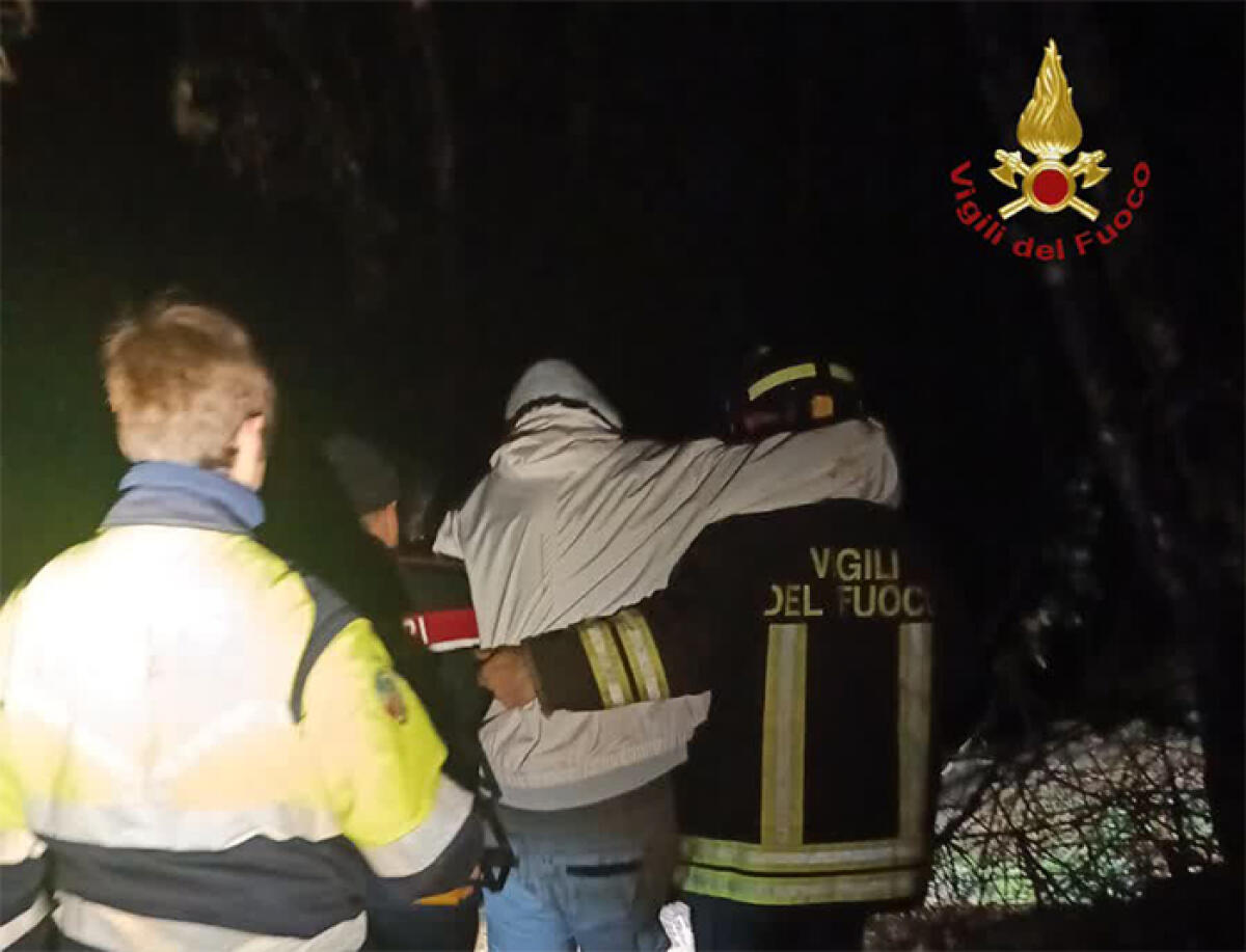 VELLETRI - Si allontana di casa; ferito, viene recuperato sul Monte Artemisio e caricato in spalla dai vigili del fuoco. - 