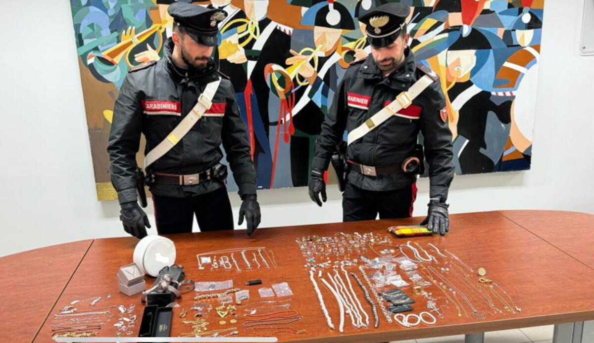 Commessa infedele della gioielleria di Aprilia: la 49enne ai domiciliari. Chiede scusa al suo ex titolare. - 