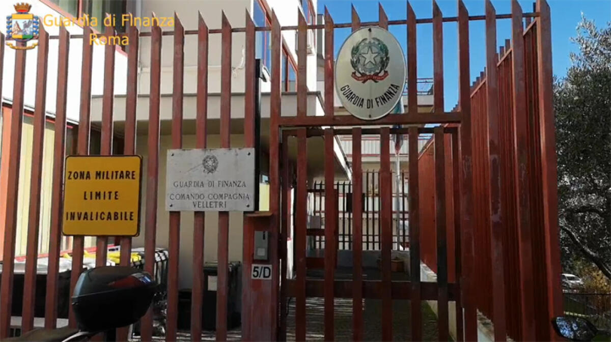 Armi e munizioni in casa di un pregiudicato a Velletri: scatta il blitz della Finanza e l'arresto. - 