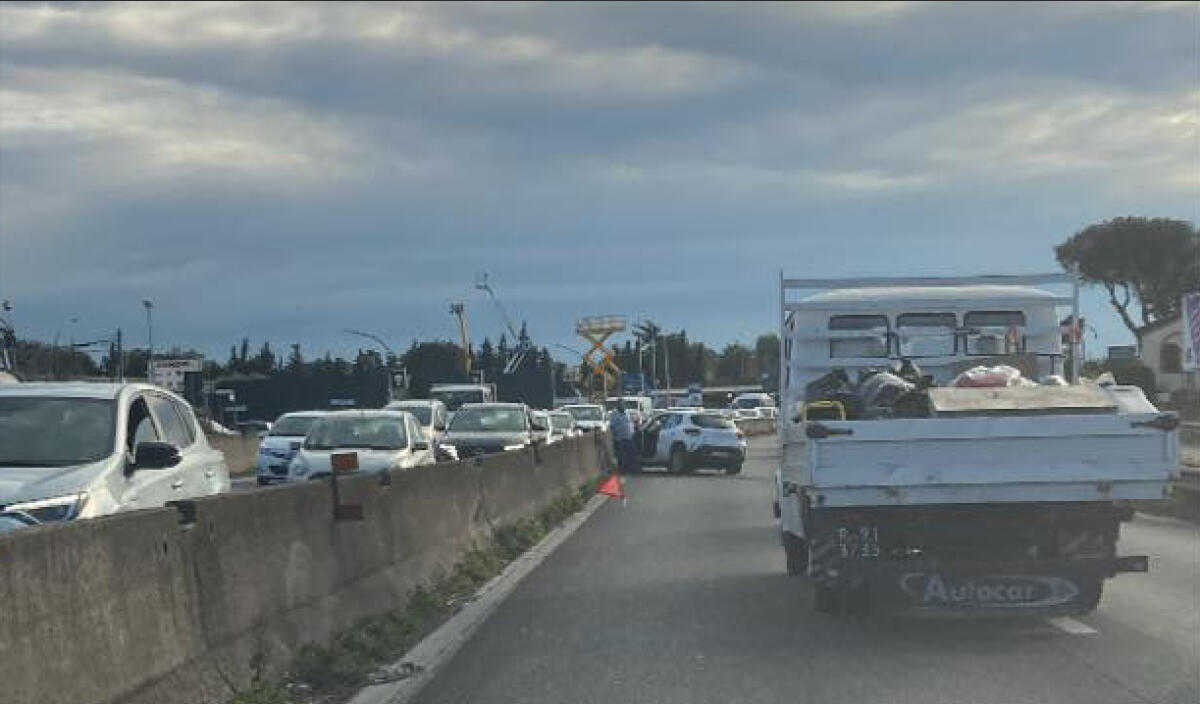 Pontina, incidente a Spinaceto - 