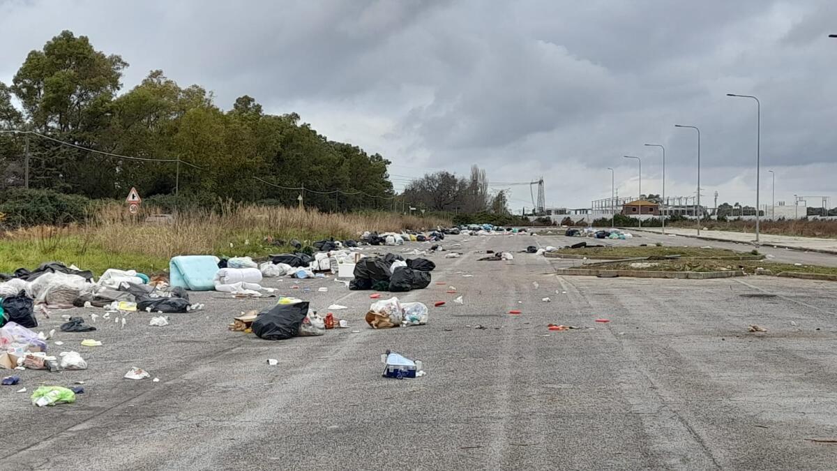 Aprilia - "Rifiuti abbandonati nel parcheggio Turbogas, servono controlli" - 