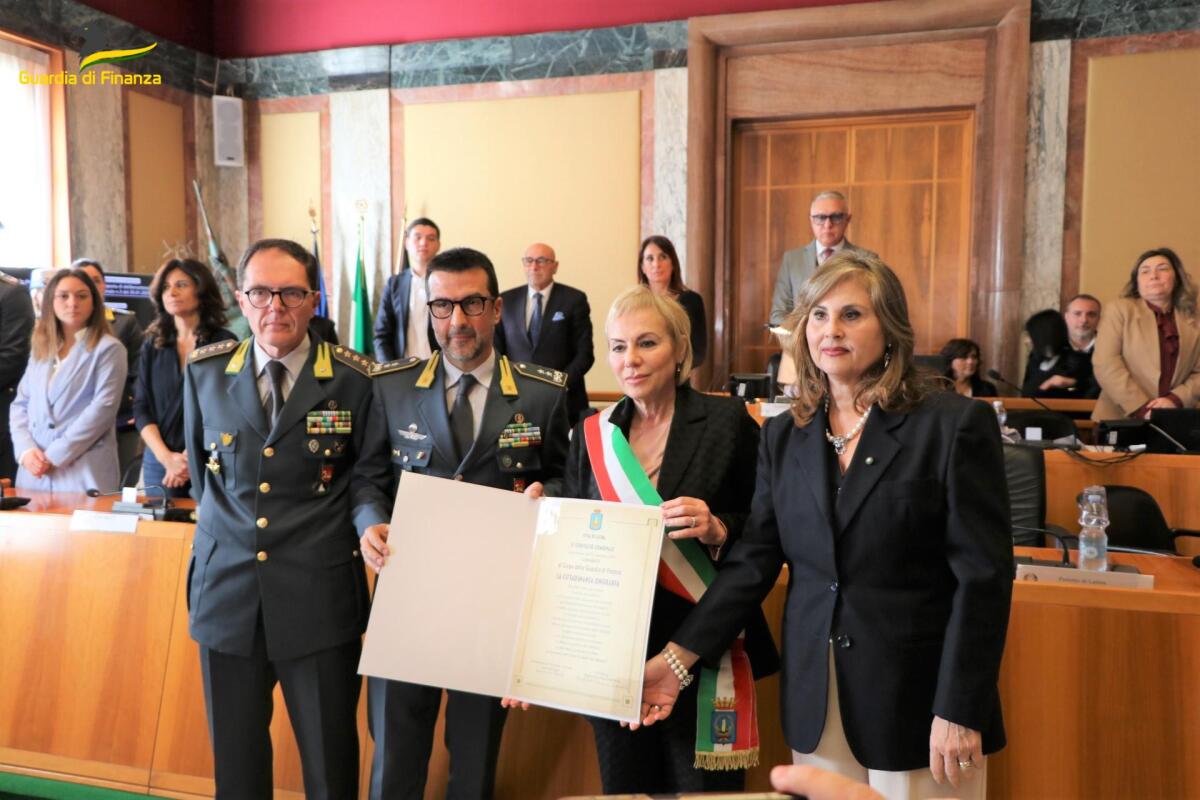 Conferita la cittadinanza onoraria di Latina al corpo della Guardia di Finanza. - 