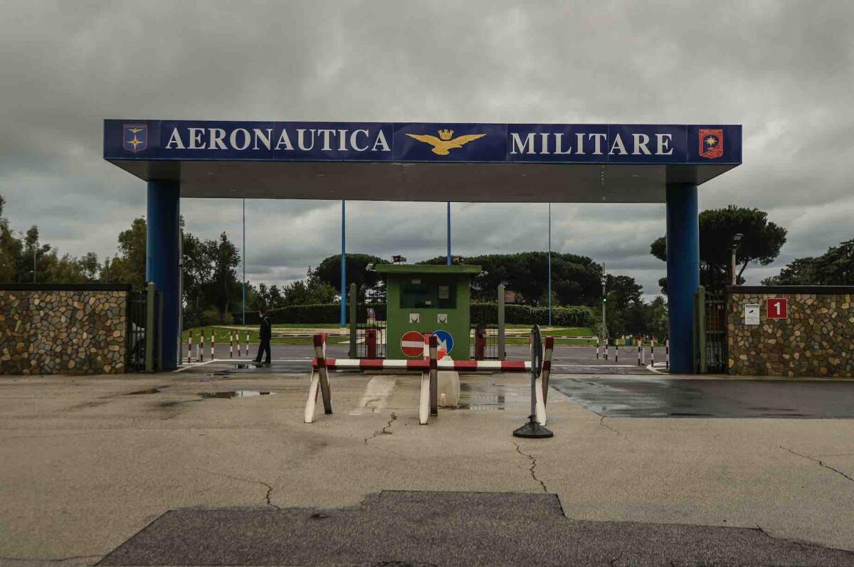 Giovane finanziere si toglie la vita all'aeroporto di Pratica di Mare - 