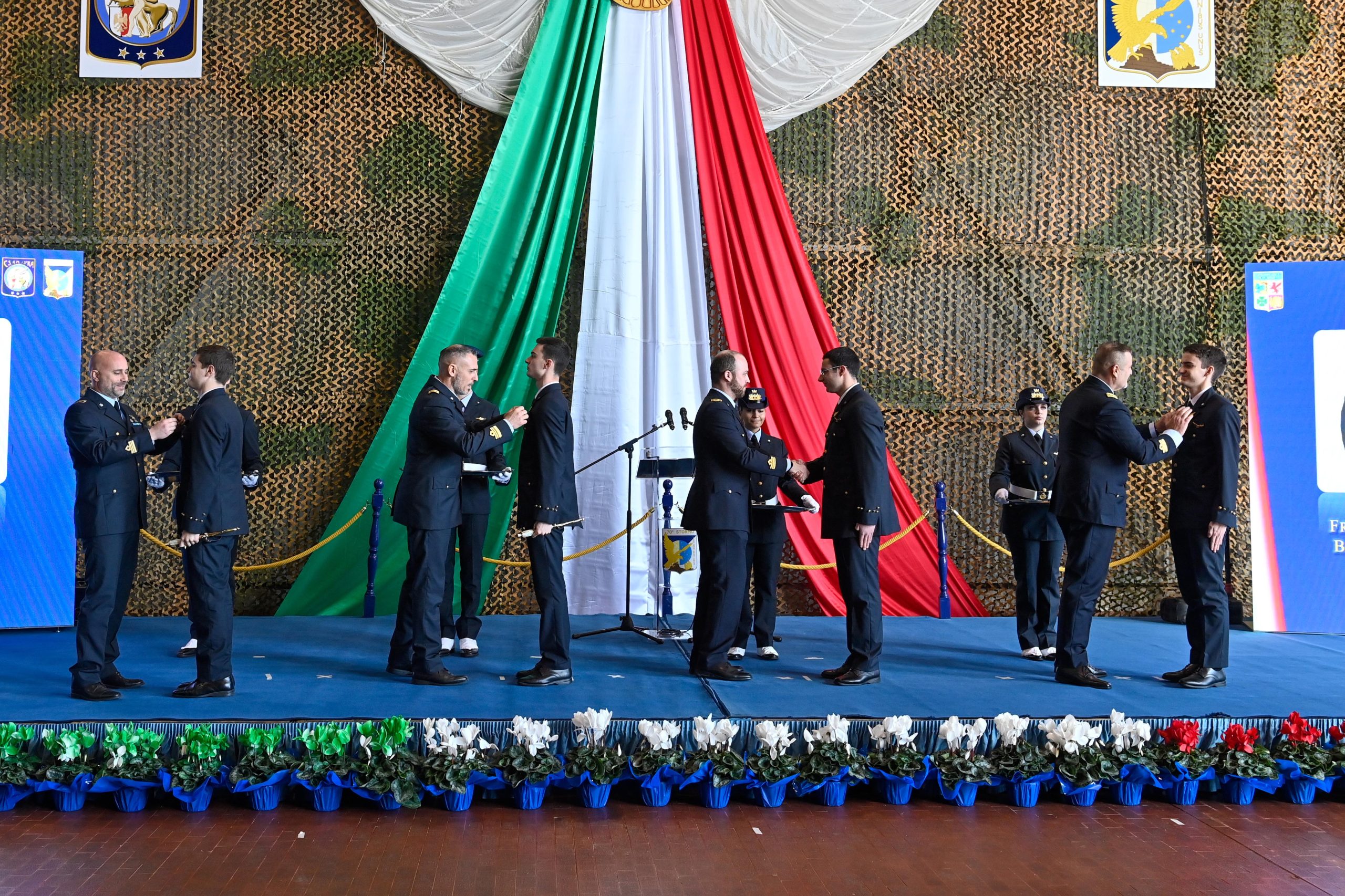 la cerimonia di consegna delle Aquile di Pilota al 70esimo Stormo di Latina