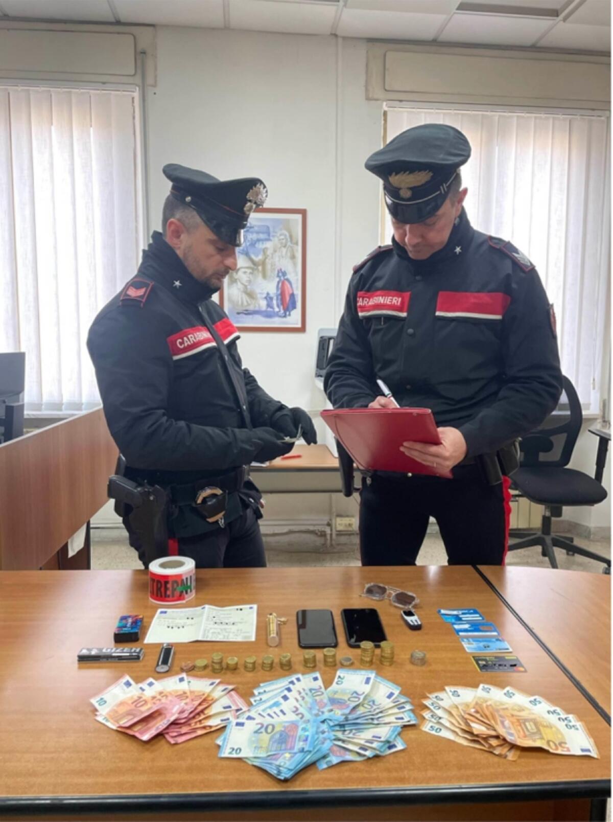 Droga e 1.500 euro in contanti. Due uomini in arresto a Latina. - 