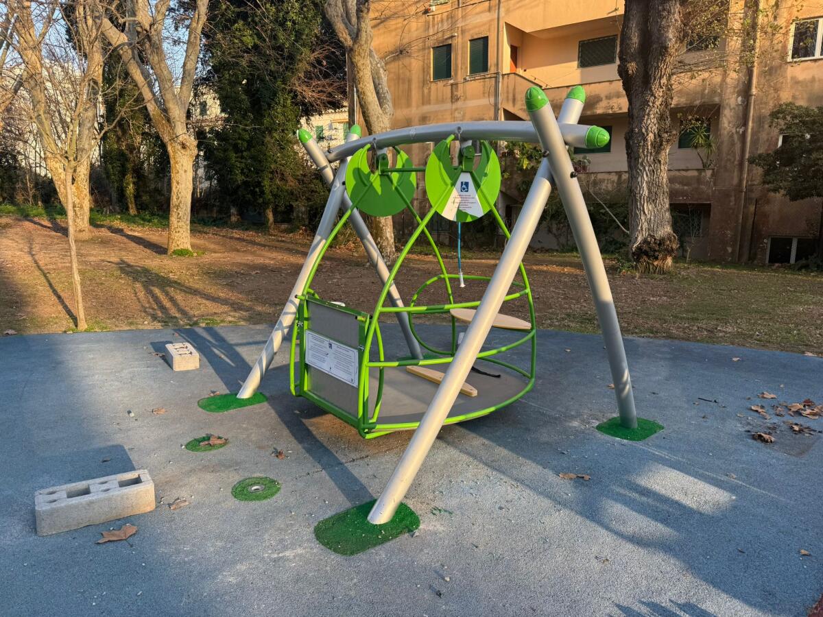 Villa Adele ad Anzio, riaperta l’altalena accessibile ai disabili - 