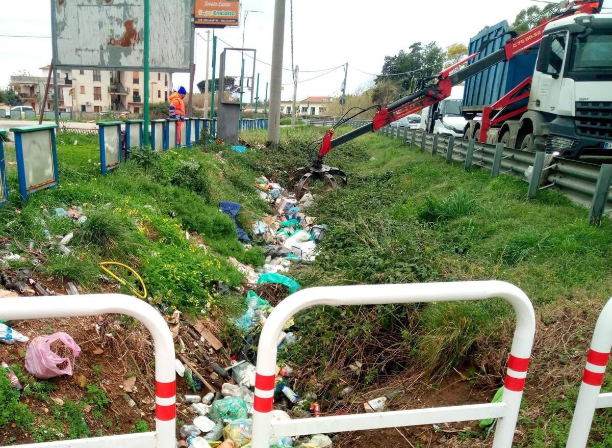 Rifiuti abbandonati in zona Cavallo Morto, il Comune di Nettuno bonifica l'area. - 