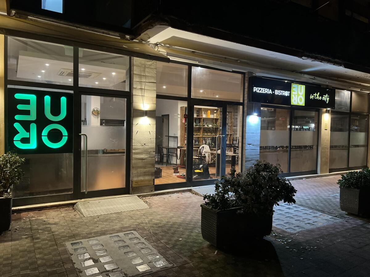 Sequela di furti notturni nei negozi del centro di Latina. L'ultimo colpo in una pizzeria aperta da poche settimane. - 