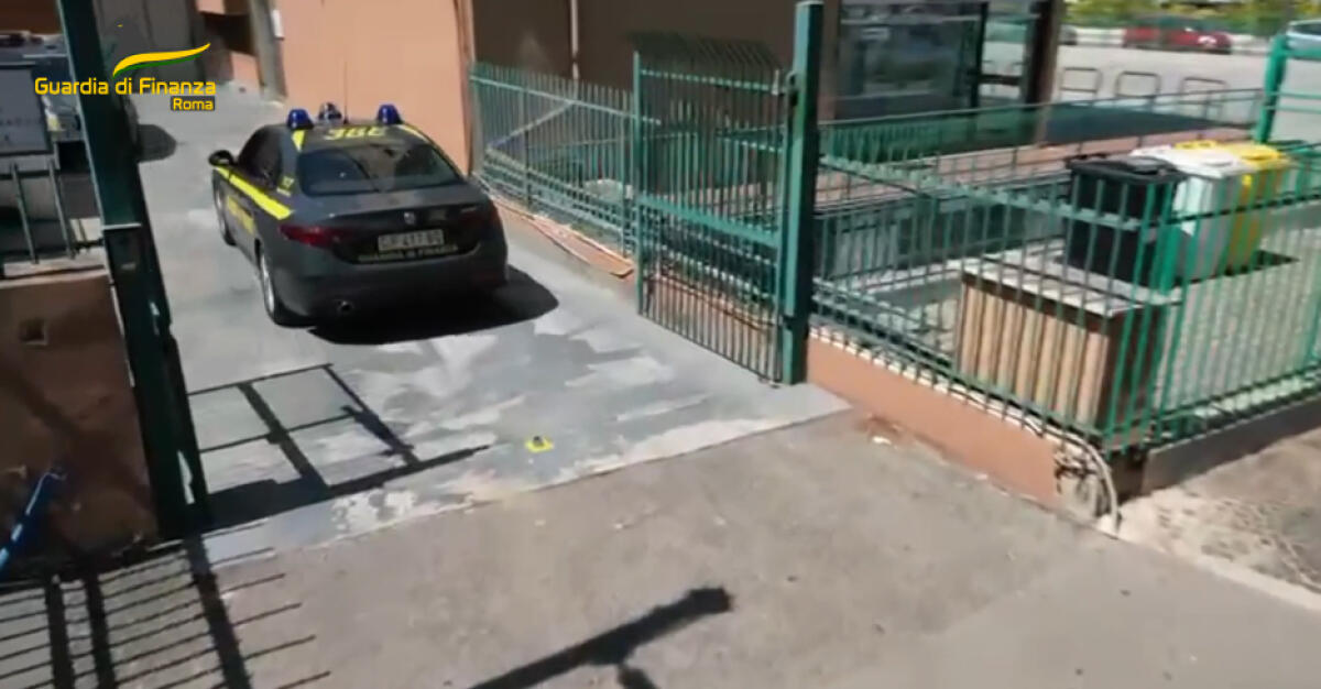 Pomezia - 16 lavoratori in nero e discarica abusiva, guai per un'azienda - 