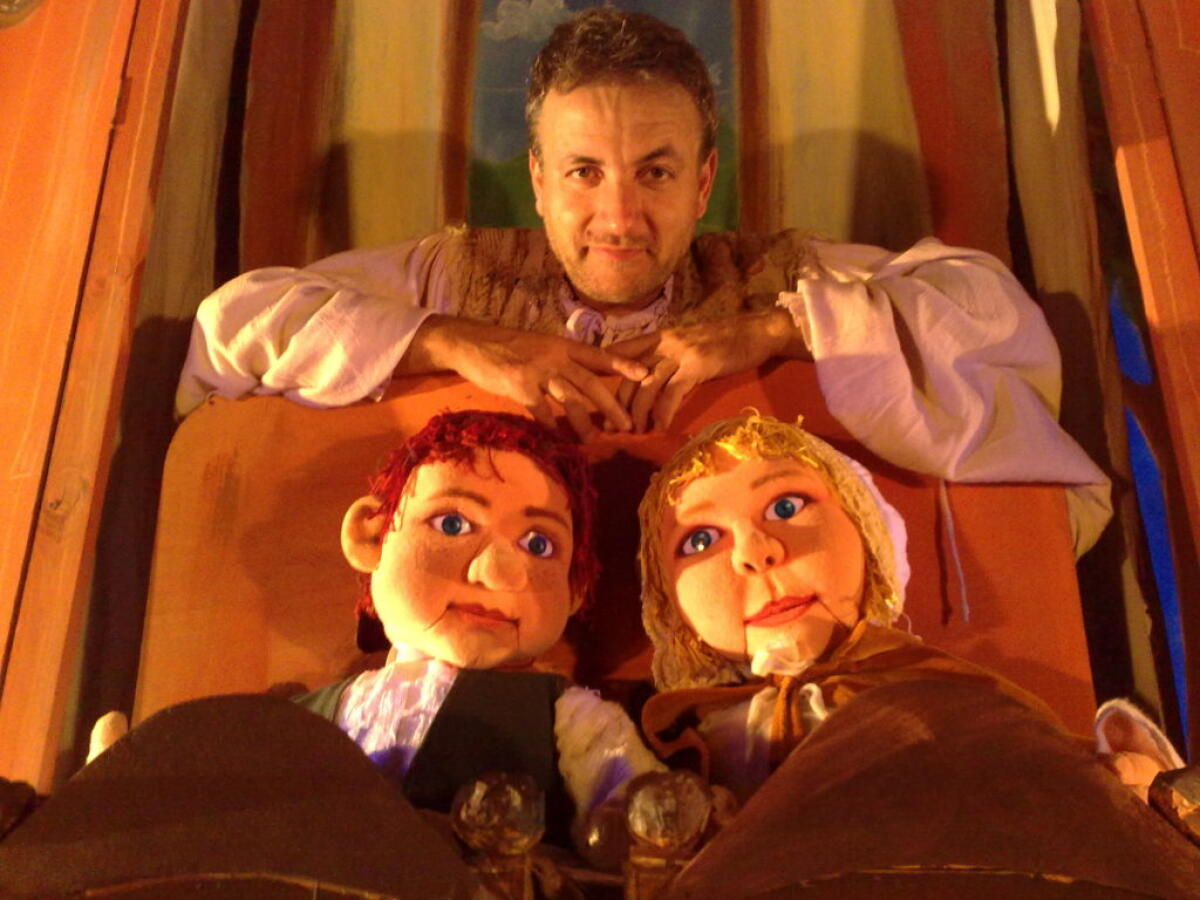 “Hansel e Gretel”, una favola musicale con attori e pupazzi al teatro di Priverno - 