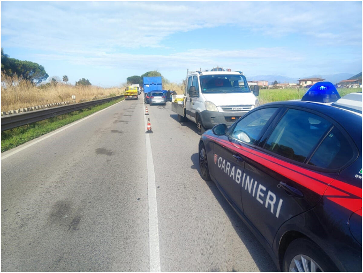 Scontro tra tre auto a Terracina, intervengono i carabinieri - 