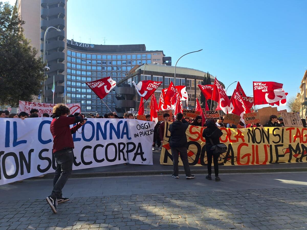 Studenti in piazza a Roma contro il dimensionamento, incontro in Regione il 26 febbraio - 