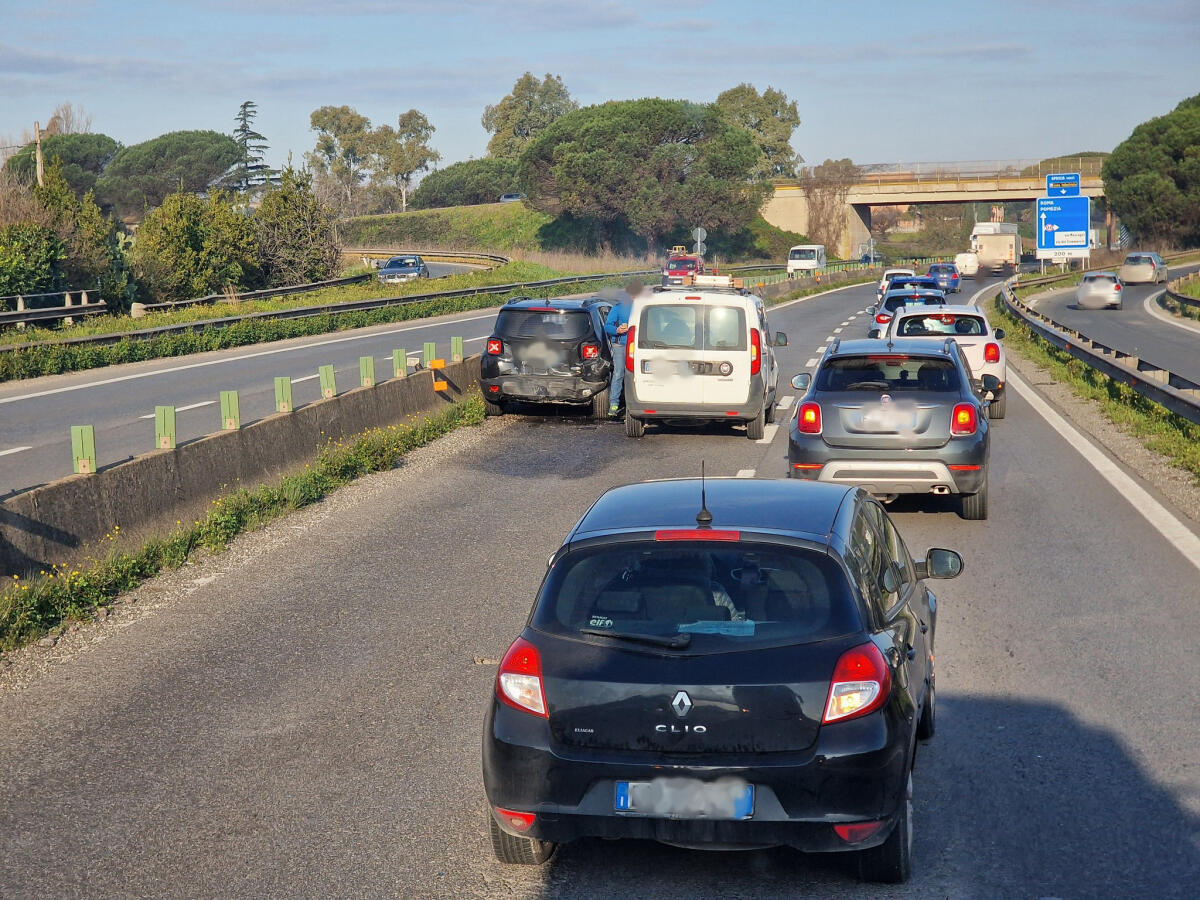 Pontina, incidente ad Aprilia: code verso Roma - 
