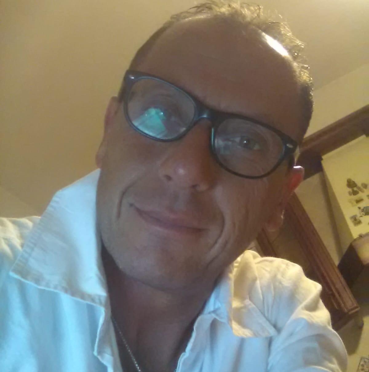 Gioca a padel con il figlio: il malore e poi il decesso - 