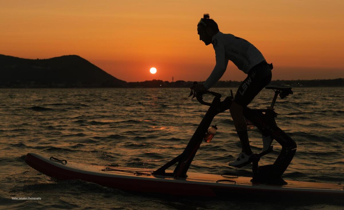 Dalla Corsica a Sabaudia, pedalando su una water bike. Il ciclista di Sezze Cristian Nardecchia presenta la sua impresa. - 