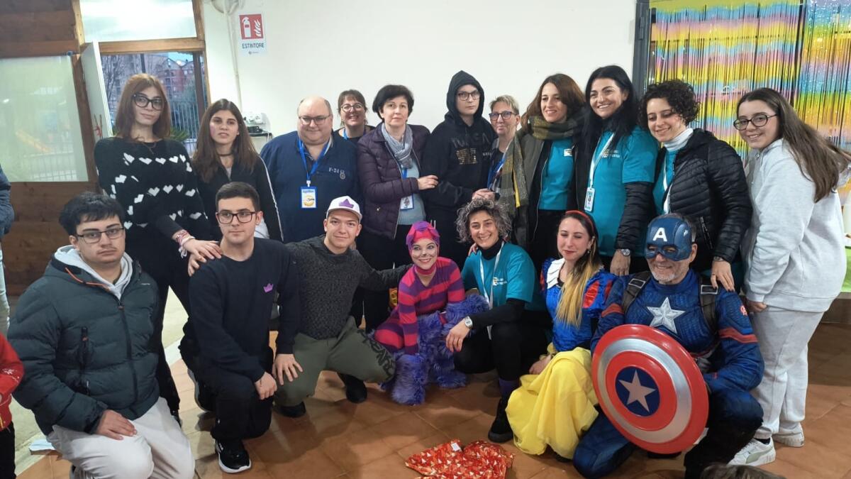 Aprilia - Al Toscanini successo per la “Giornata dei calzini spaiati” - 