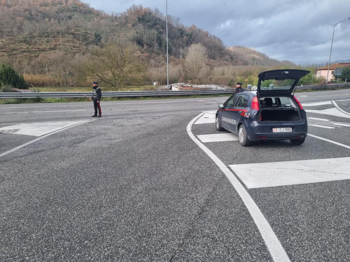 Anziana salvata dai carabinieri mentre tentava il suicidio. Voleva lanciarsi da un’altezza di 10 metri. - 