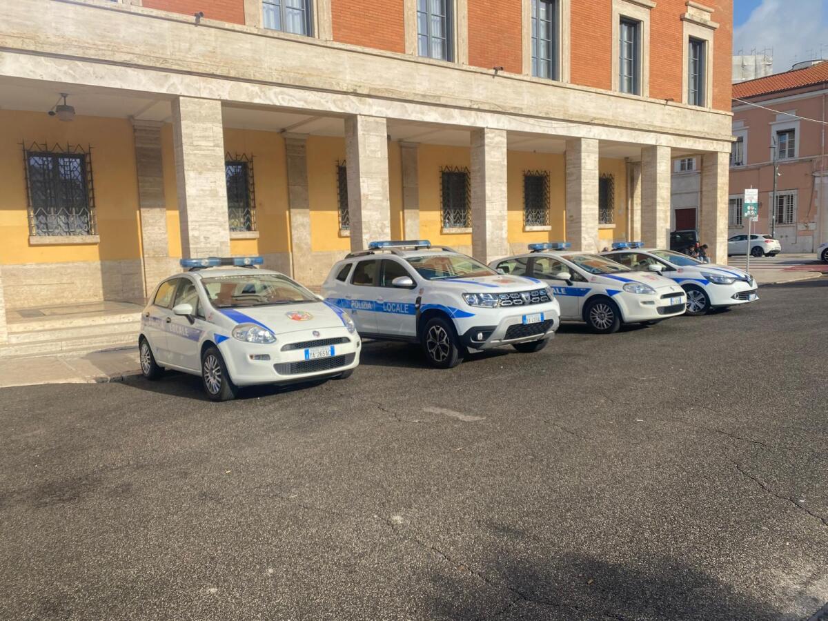 Polizia Locale di Latina oltraggiata sui social, due denunce - 