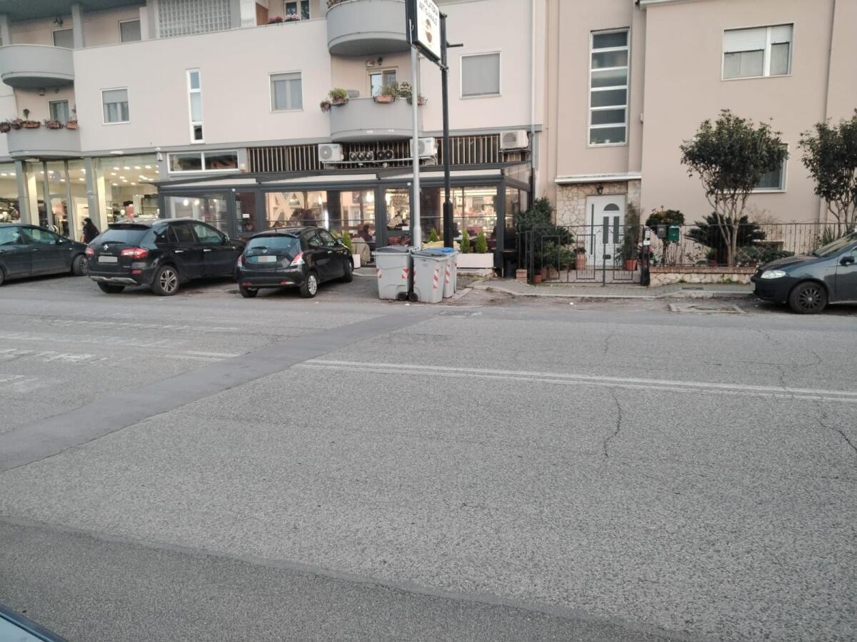 La terra trema da anni in un tratto di via della Stazione a Latina Scalo: residenti preoccupati - 