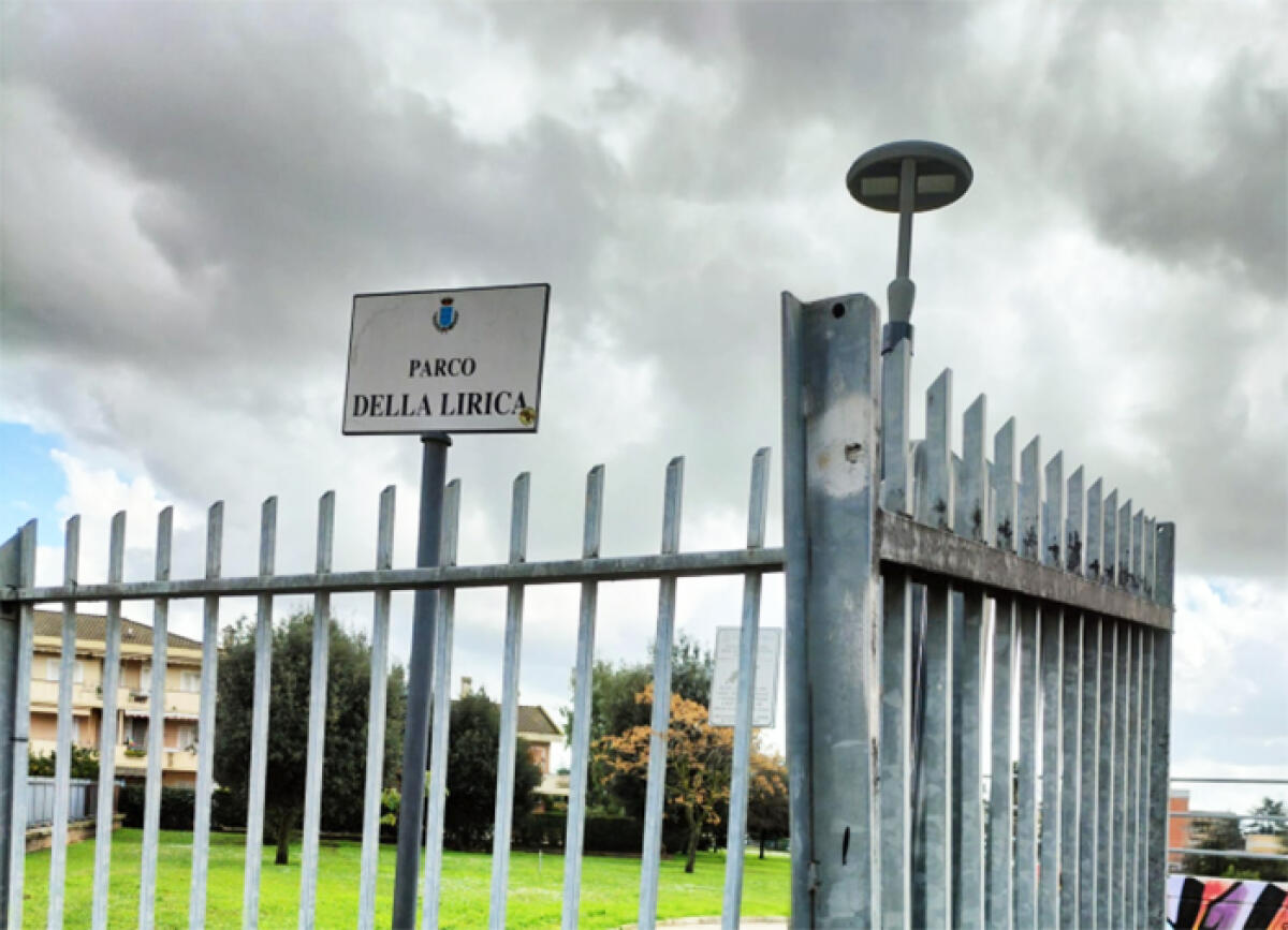 Cerniera del cancello divelta, il Comune di Aprilia intervenga per mettere in sicurezza il Parco della Lirica. - 