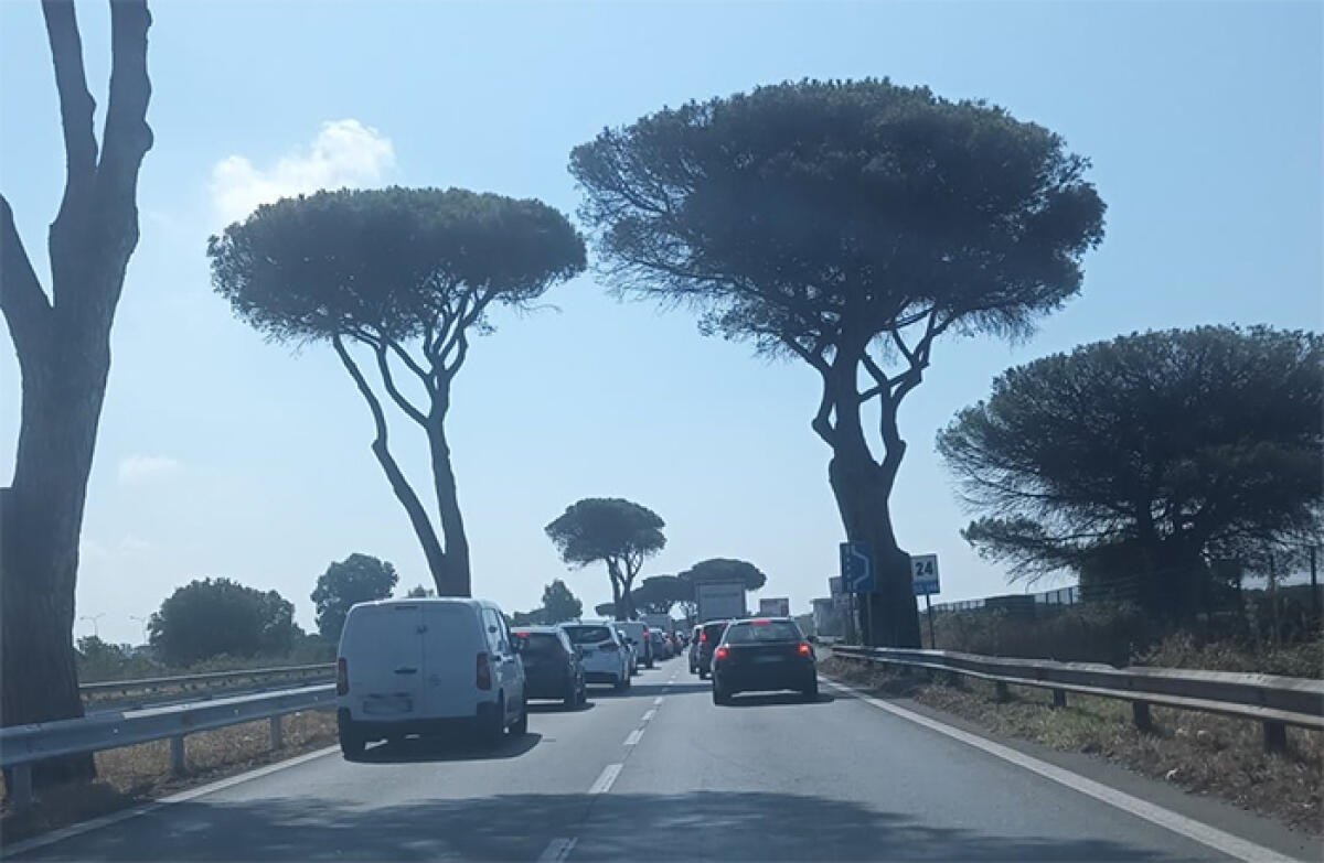 Tamponamento sulla Pontina tra 4 auto, code infinite verso Latina - 