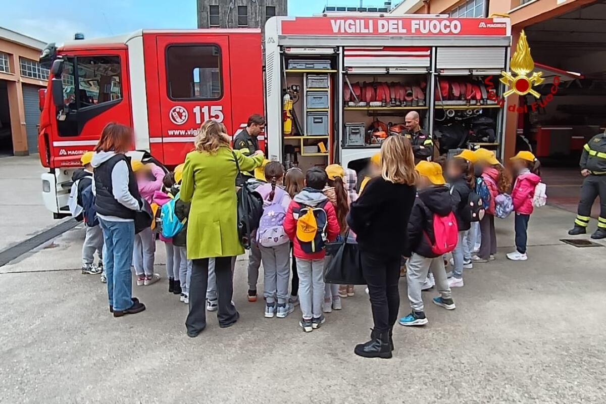 Scolaresche in visita al comando di Latina dei Vigili del Fuoco. - 
