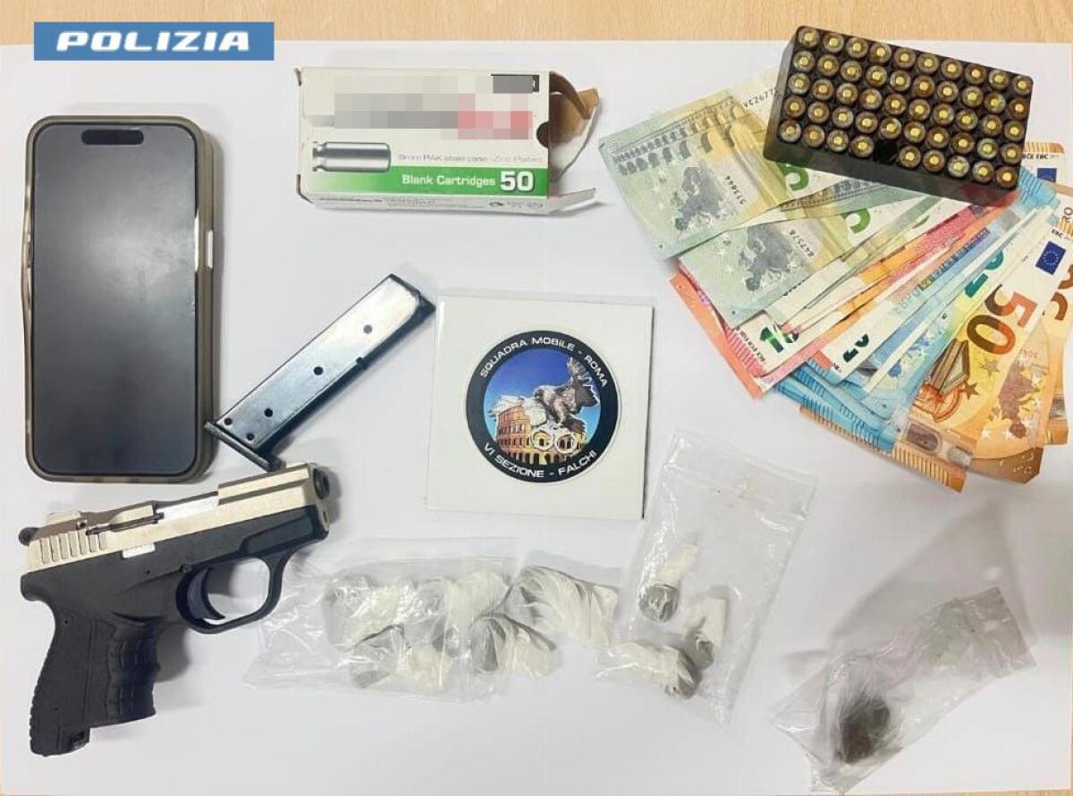 Spacciava droga con pistola clandestina nel marsupio - 
