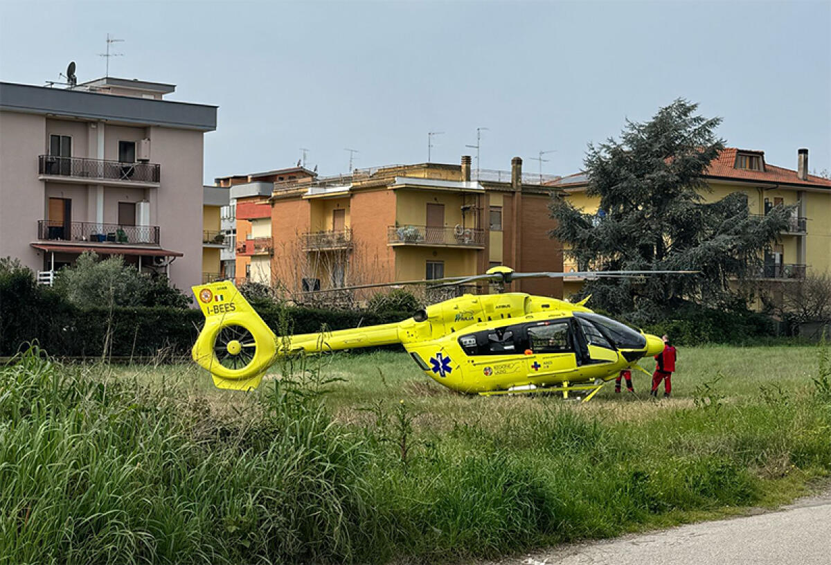 60enne muore in casa dopo un grave malore, ad Aprilia. Difficoltà per l’eliambulanza nell’atterraggio. - 